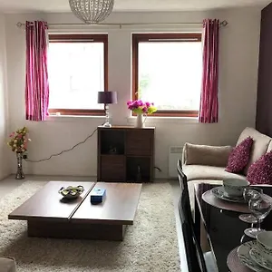  Apartment Beautiful Self-catering 2 Bed With Free Parking 10 Minutes To Centre